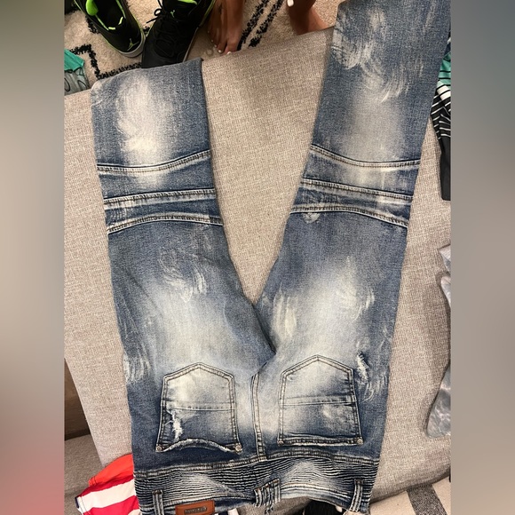 Jeans worn lightly - Picture 3 of 4